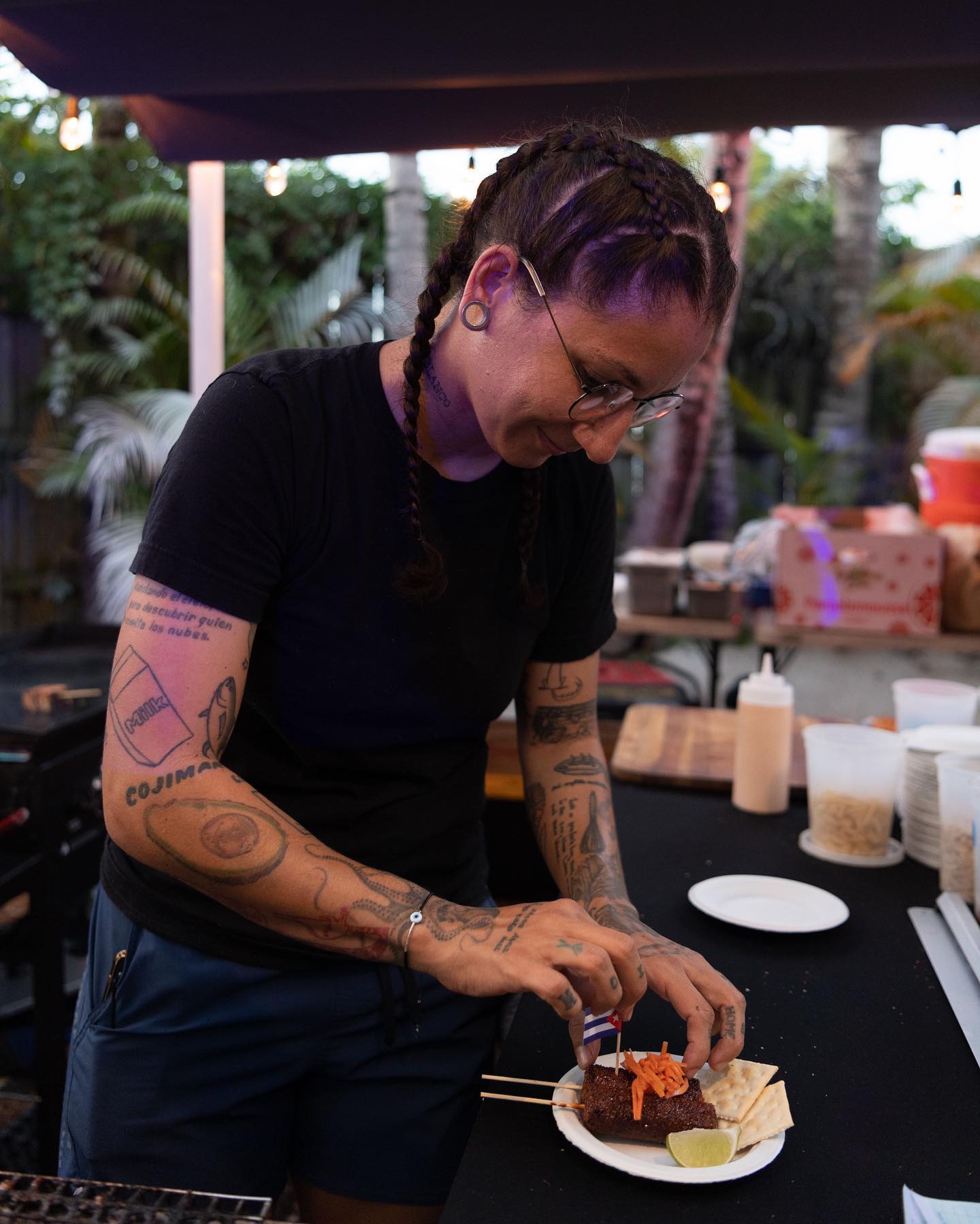 Next-level flavor? @dalestreetfood has got it. We're crushing hard on their Cuban goodies, especially the Croquetas Yakitori - it's not just food, it's an experience.